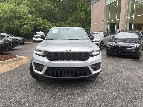 Silver Zynith 2023 Jeep Grand Cherokee Altitude
