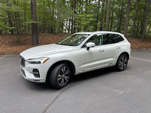 Crystal White Metallic 2022 Volvo XC60 B5 Inscription