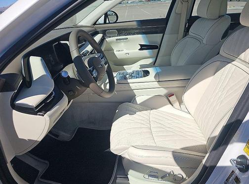Uyuni White 2025 Genesis G90 3.5T e-SC AWD
