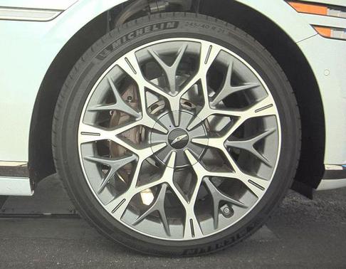 Uyuni White 2025 Genesis G90 3.5T e-SC AWD