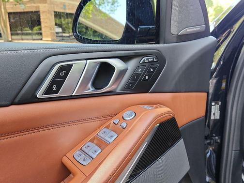 Black Sapphire Metallic 2023 BMW X7 M60i