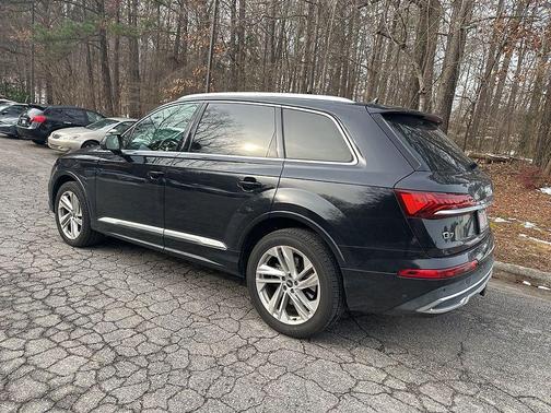 2021 Audi Q7 45 Premium Plus