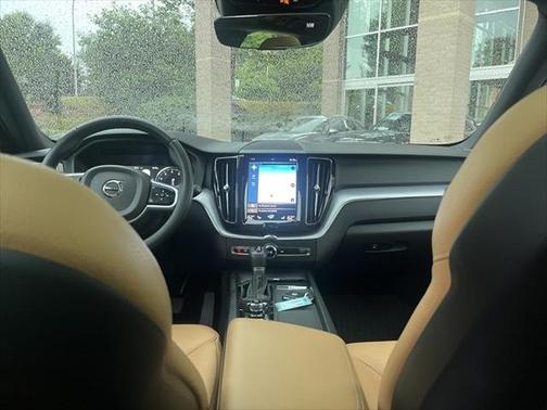2020 Volvo XC60 T5 Momentum