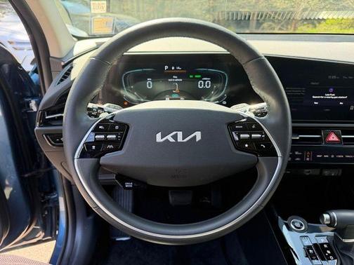 2025 Kia Niro SX
