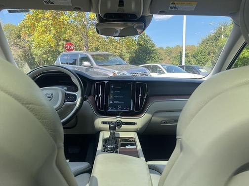 2019 Volvo XC60 T5 Momentum