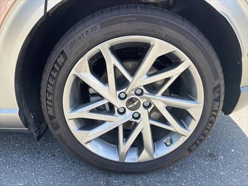 2024 Genesis GV60 Advanced AWD