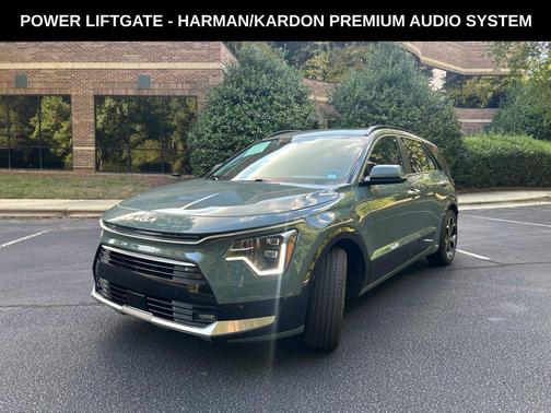 Cityscape Green 2023 Kia Niro Touring