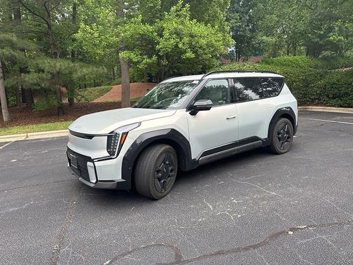 Ivory Silver Matte 2024 Kia EV9 GT-Line