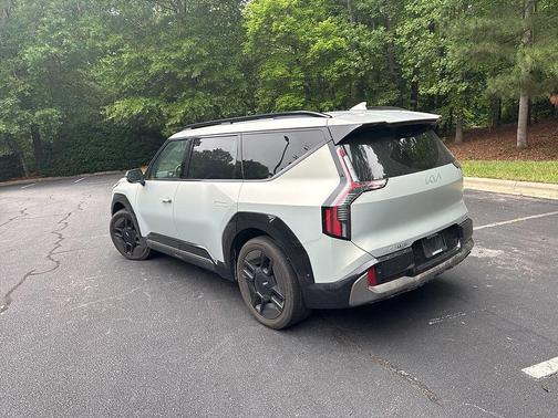 Ivory Silver Matte 2024 Kia EV9 GT-Line