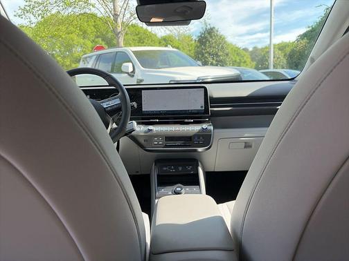 Atlas White 2024 Hyundai KONA EV SEL