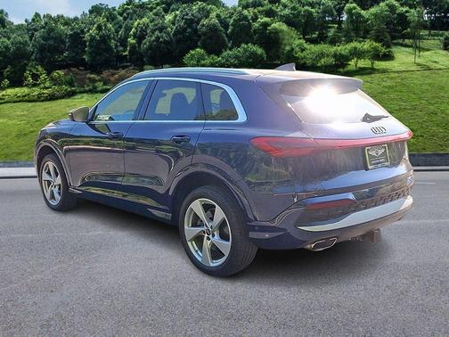 Navarra Blue Metallic 2025 Audi Q5 Premium Plus TFSI quattro S tronic