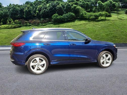 Navarra Blue Metallic 2025 Audi Q5 Premium Plus TFSI quattro S tronic