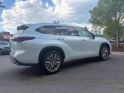 Wind Chill Pearl 2022 Toyota Highlander Platinum