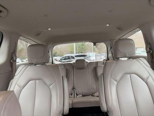 2021 Chrysler Voyager LXI