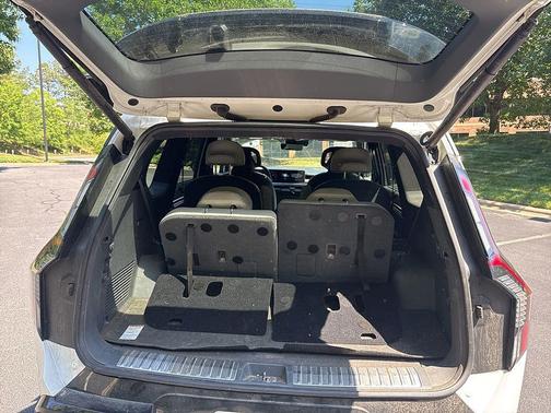 Snow White Pearl 2024 Kia EV9 GT-Line