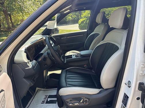 Snow White Pearl 2024 Kia EV9 GT-Line