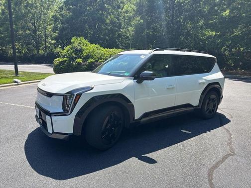 Snow White Pearl 2024 Kia EV9 GT-Line
