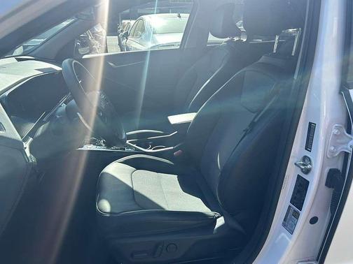 Snow White Pearl 2024 Kia Niro Plug-In Hybrid EX