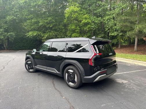 Ebony Black 2026 Kia EV9 Wind