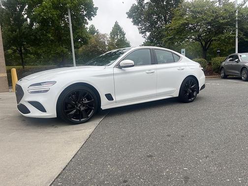 2023 Genesis G70 2.0T RWD