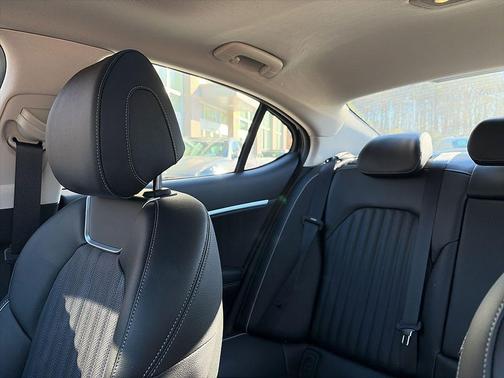 2026 Genesis G70 2.5T RWD Prestige