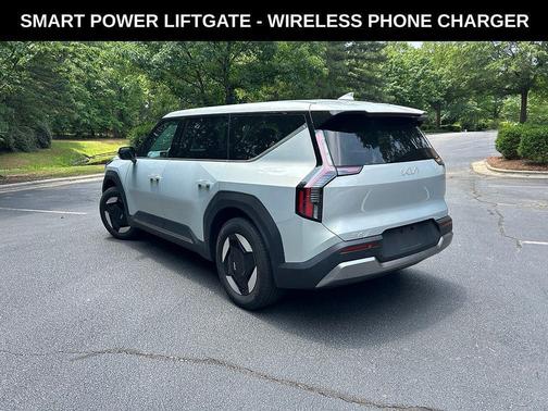 Ivory Silver 2024 Kia EV9 Light Short Range