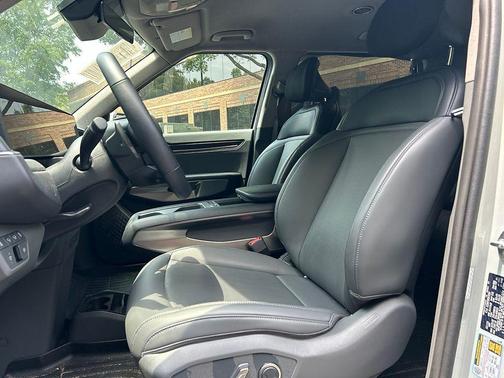 Ivory Silver 2024 Kia EV9 Light Short Range