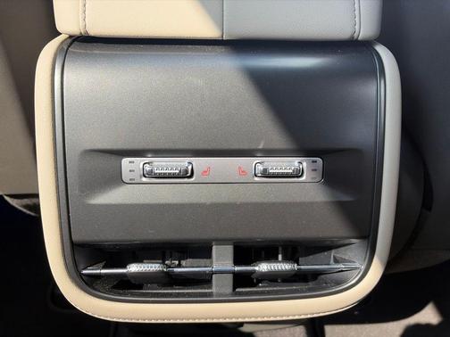 Silver Radiance Metallic Clearcoat 2025 Lincoln Nautilus Reserve