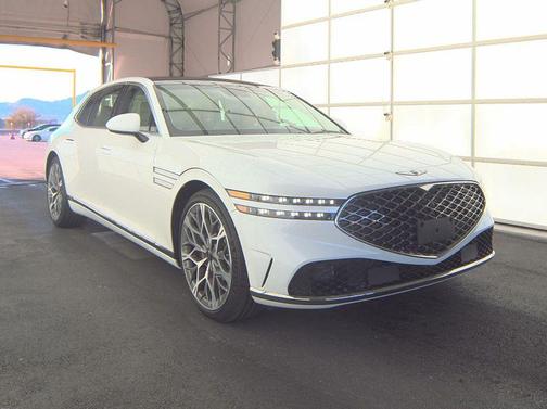 Uyuni White 2025 Genesis G90 3.5T e-SC AWD