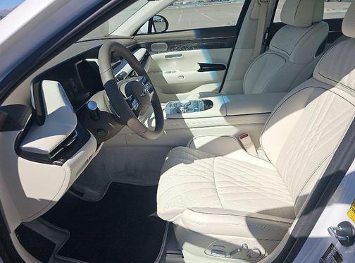 Uyuni White 2025 Genesis G90 3.5T e-SC AWD