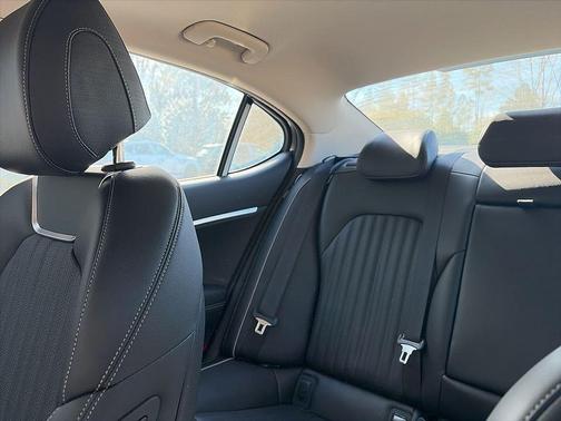 2026 Genesis G70 2.5T RWD Prestige