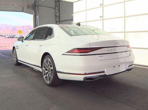Uyuni White 2025 Genesis G90 3.5T e-SC AWD