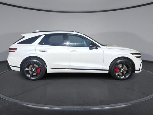 Uyuni White 2027 Genesis GV70 3.5T Prestige Graphite