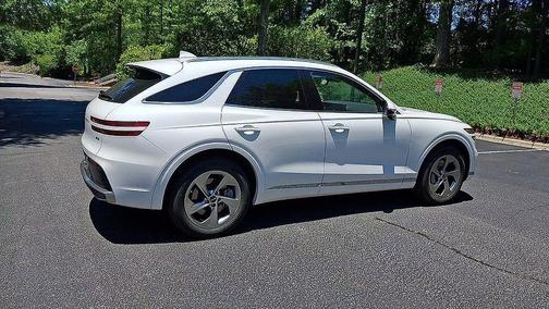 Uyuni White 2026 Genesis GV70 2.5T