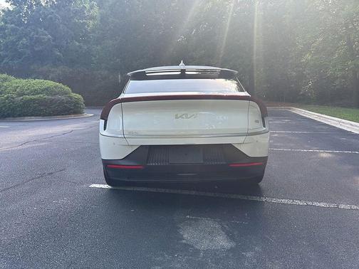 Snow White Pearl 2024 Kia EV6 Light Long Range