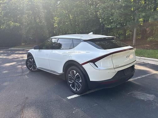 Snow White Pearl 2024 Kia EV6 Light Long Range