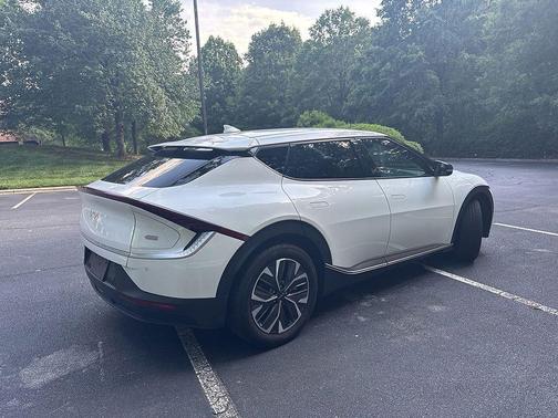 Snow White Pearl 2024 Kia EV6 Light Long Range