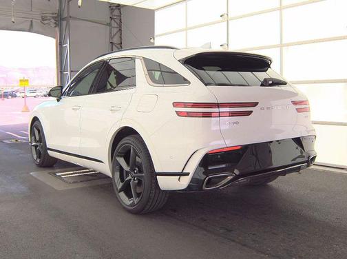 Uyuni White 2026 Genesis GV70 2.5T Sport Prestige