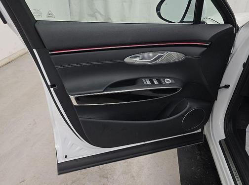 Uyuni White 2026 Genesis GV70 2.5T