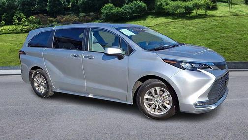 2024 Toyota Sienna XLE