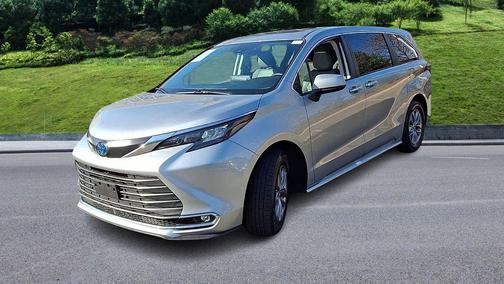 2024 Toyota Sienna XLE
