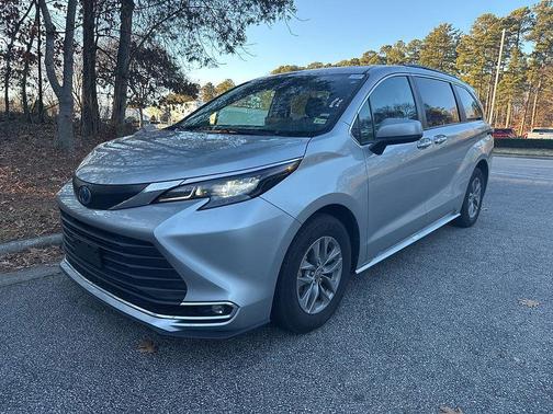 2024 Toyota Sienna XLE