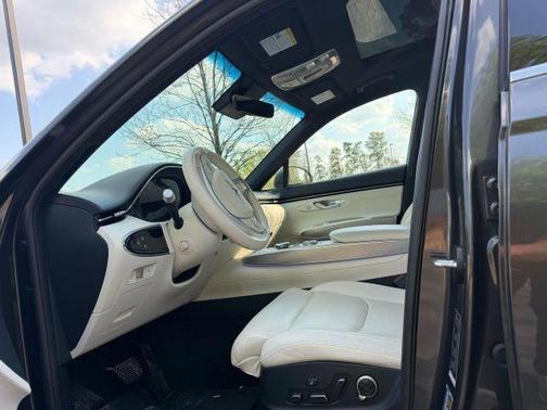 Makalu Gray 2023 Genesis Electrified GV70 Advanced AWD