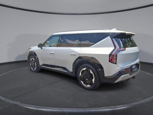 Ivory Silver Matte 2024 Kia EV9 Land