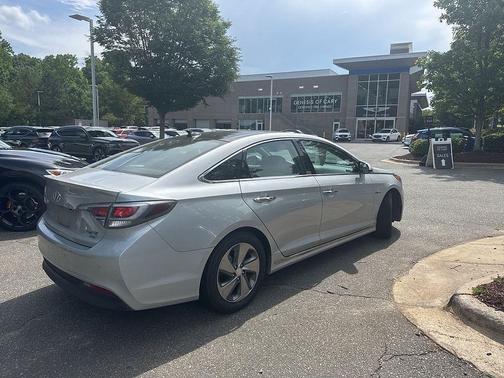 Ion Silver 2017 Hyundai SONATA Hybrid Limited