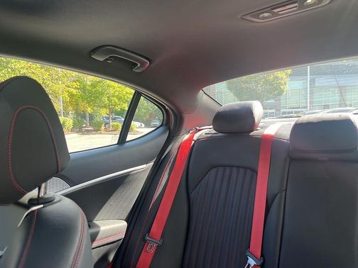 2023 Genesis G70 2.0T RWD