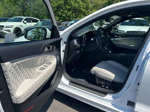 Uyuni White 2025 Genesis G70 3.3T RWD Sport Advanced