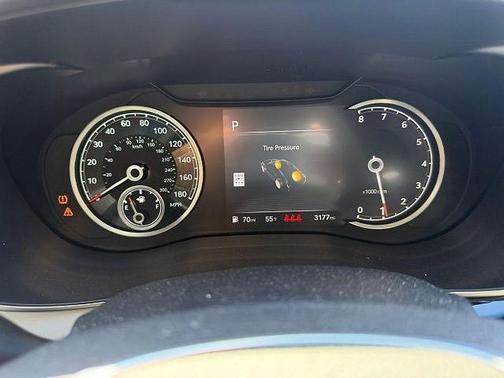 Uyuni White 2025 Genesis G70 2.5T RWD