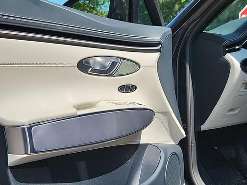 Makalu Gray 2023 Genesis Electrified GV70 Advanced AWD