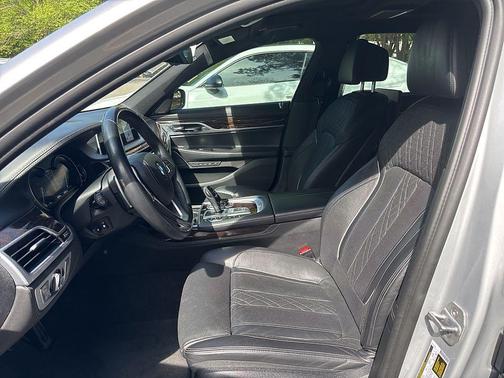 Glacier Silver Metallic 2019 BMW 750 I